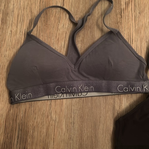 Calvin Klein 2 pieces bralettes - Picture 2 of 5